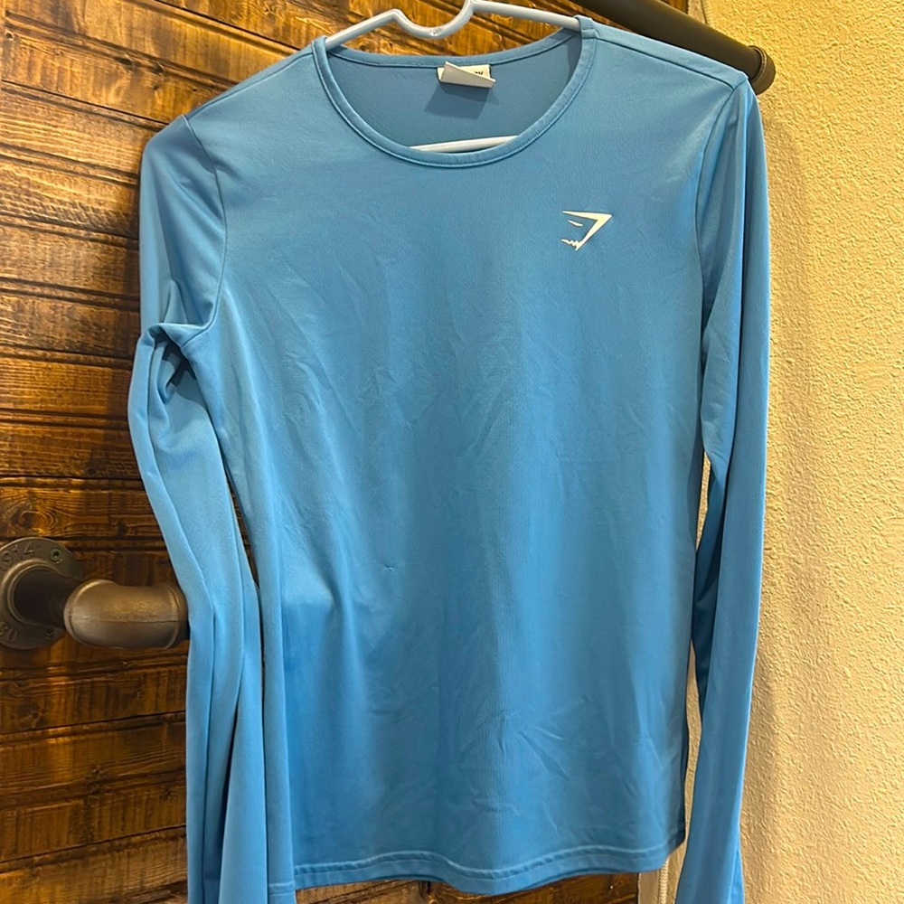Gym shark small long sleeve shirt. Good condition only worn 4-5 times